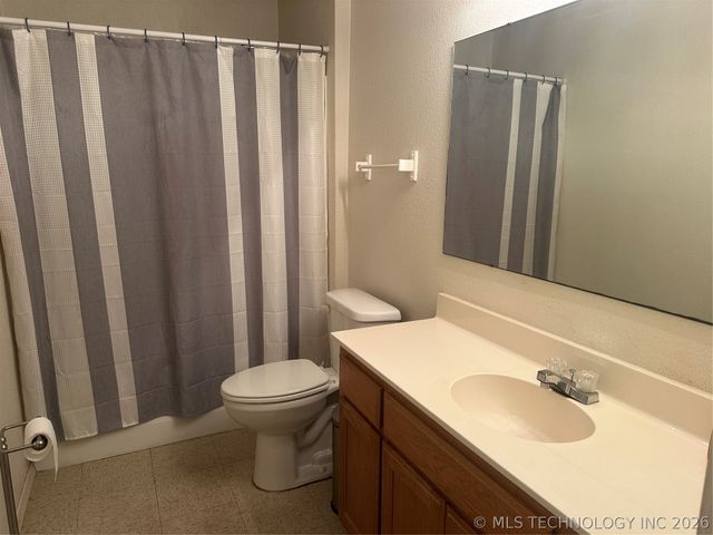 907 W Knisley, Checotah, OK 74426