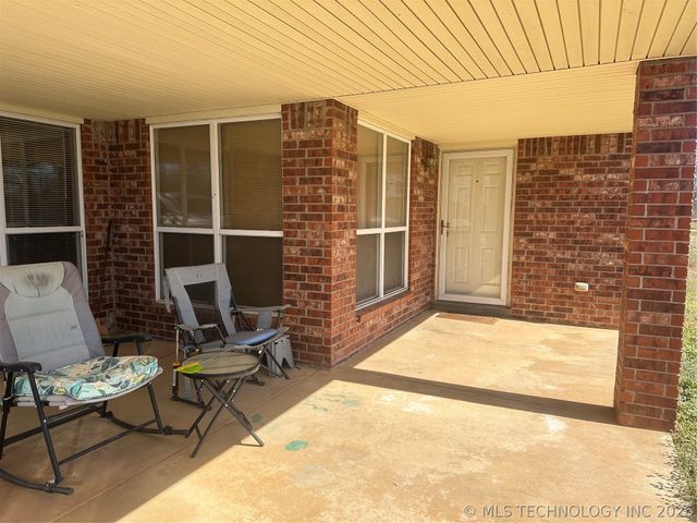 907 W Knisley, Checotah, OK 74426