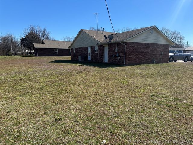 907 W Knisley, Checotah, OK 74426