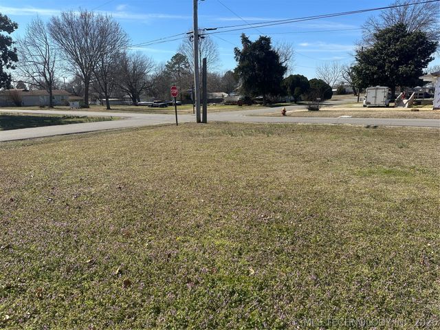 907 W Knisley, Checotah, OK 74426