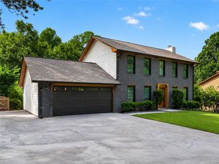 9945 Lake Forest Way, Roswell, GA 30076
