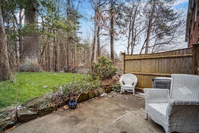 1083 Dickinson St 1083, Springfield, MA 01108