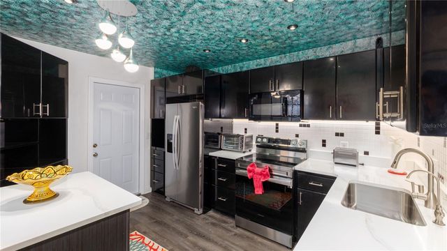 10438 SAINT TROPEZ PLACE, Tampa, FL 33615