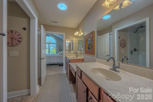 52 Mountain Meadow Circle, Weaverville, NC 28787