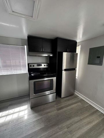 1121 NW 40th Street 3, Miami, FL 33127