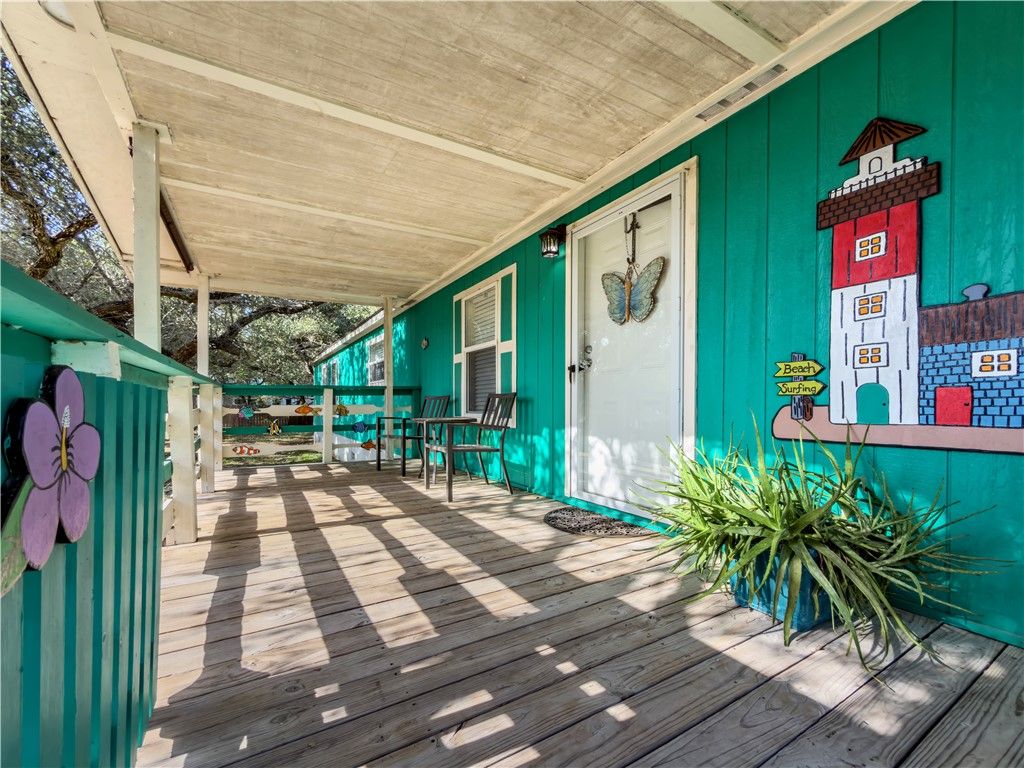510 Rowe St, Rockport, TX 78382 — photo 2