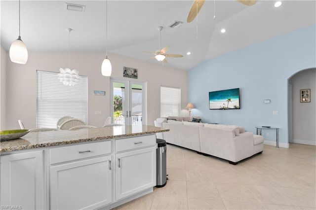 140 Pearl ST, Fort Myers Beach, FL 33931