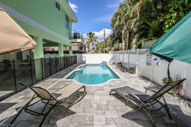 140 Pearl ST, Fort Myers Beach, FL 33931