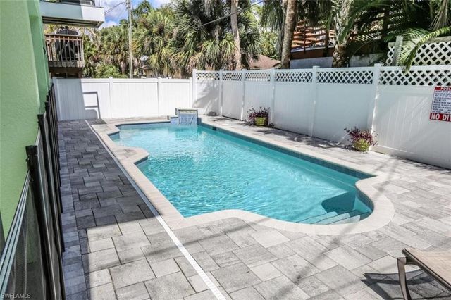 140 Pearl ST, Fort Myers Beach, FL 33931