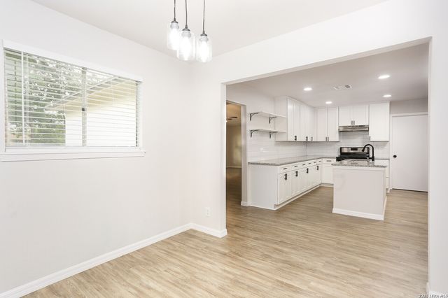 7118 Castleridge, San Antonio, TX 78227