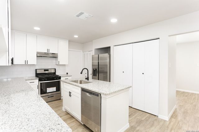 7118 Castleridge, San Antonio, TX 78227