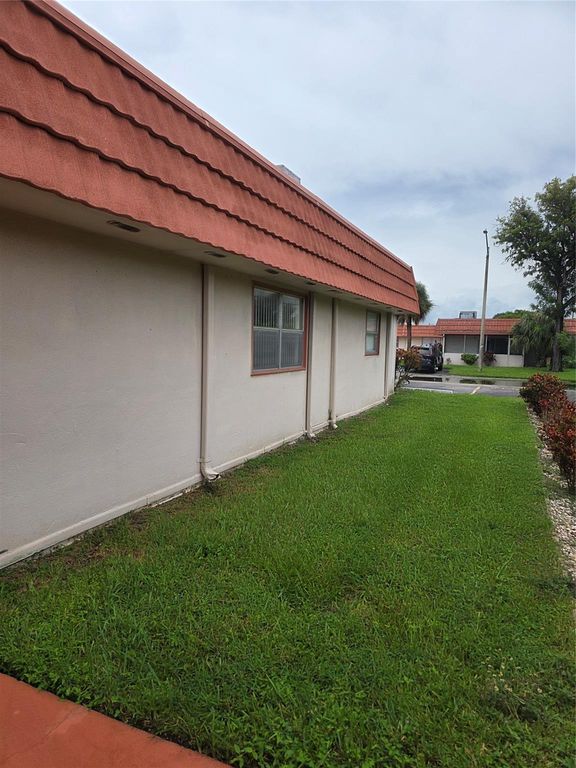 Image 2 of property listing at 123 Seville 123, Delray Beach, FL 33446