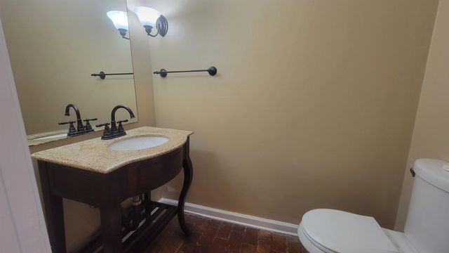 6879 AMERSHAM DR, Memphis, TN 38119