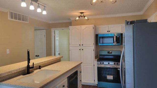 6879 AMERSHAM DR, Memphis, TN 38119