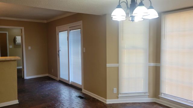 6879 AMERSHAM DR, Memphis, TN 38119