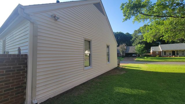 6879 AMERSHAM DR, Memphis, TN 38119