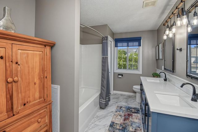1944 Mockingbird Avenue, Shakopee, MN 55379