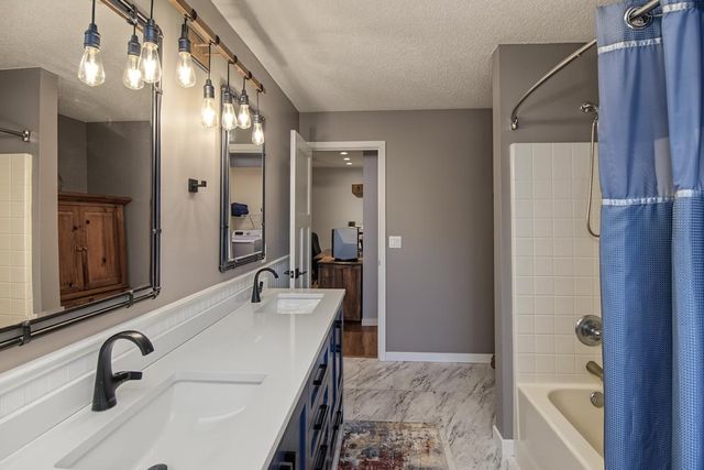 1944 Mockingbird Avenue, Shakopee, MN 55379