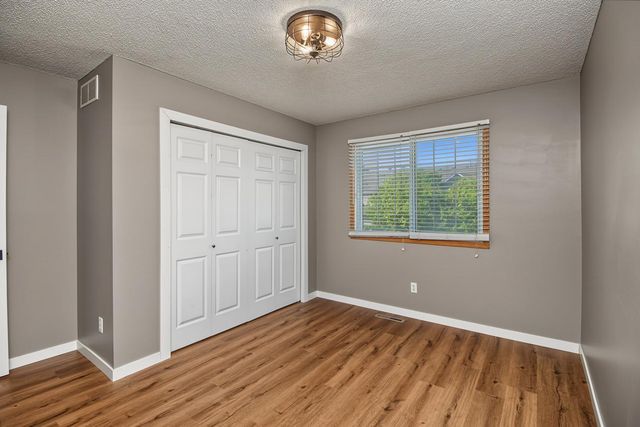 1944 Mockingbird Avenue, Shakopee, MN 55379
