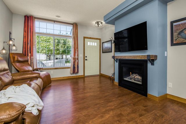 1944 Mockingbird Avenue, Shakopee, MN 55379