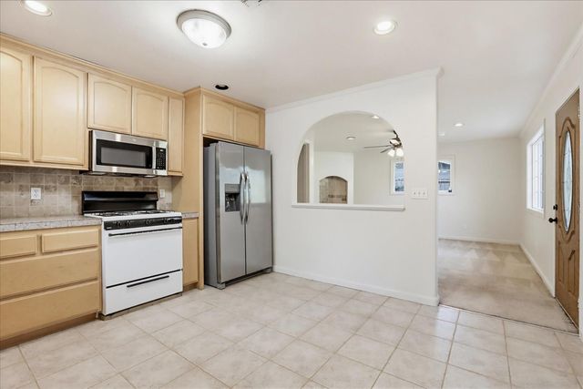 595 Packard Dr, Grass Valley, CA 95945