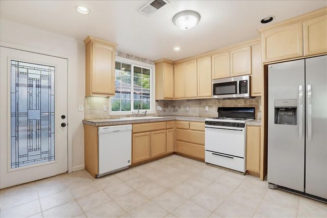 595 Packard Dr, Grass Valley, CA 95945