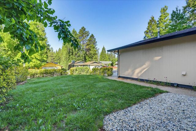 595 Packard Dr, Grass Valley, CA 95945
