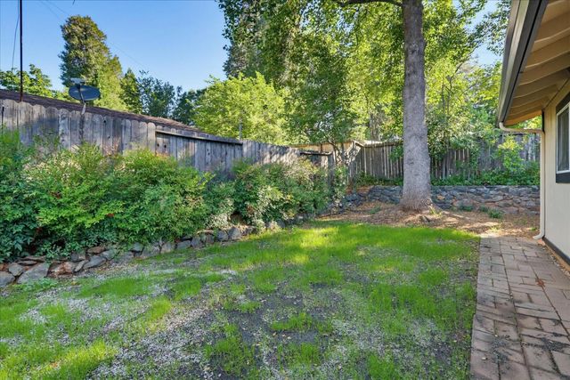 595 Packard Dr, Grass Valley, CA 95945