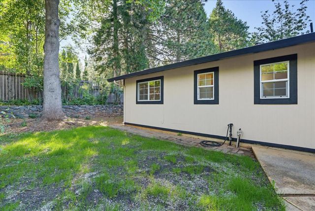 595 Packard Dr, Grass Valley, CA 95945