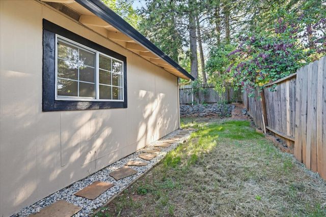 595 Packard Dr, Grass Valley, CA 95945