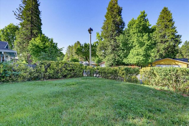 595 Packard Dr, Grass Valley, CA 95945