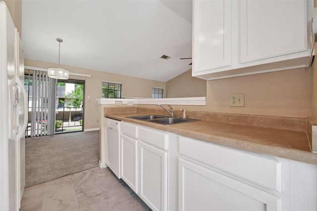 2211 S Kirkwood Road 43, Houston, TX 77077