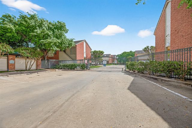 2211 S Kirkwood Road 43, Houston, TX 77077