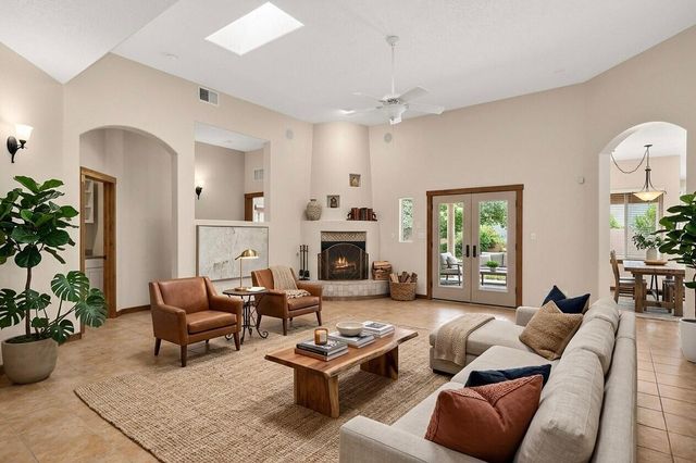 601 Acebo Road NE, Rio Rancho, NM 87124