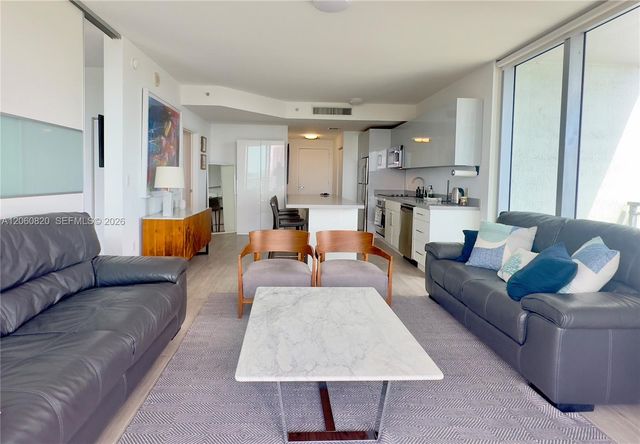 90 SW 3rd Street 2012, Miami, FL 33130