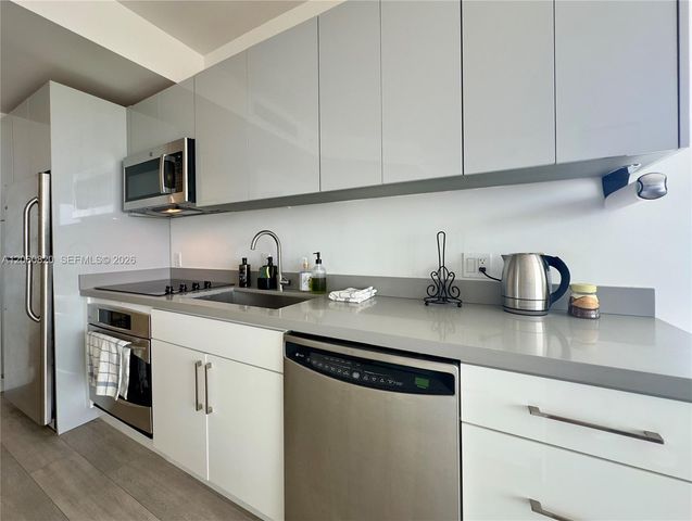 90 SW 3rd Street 2012, Miami, FL 33130