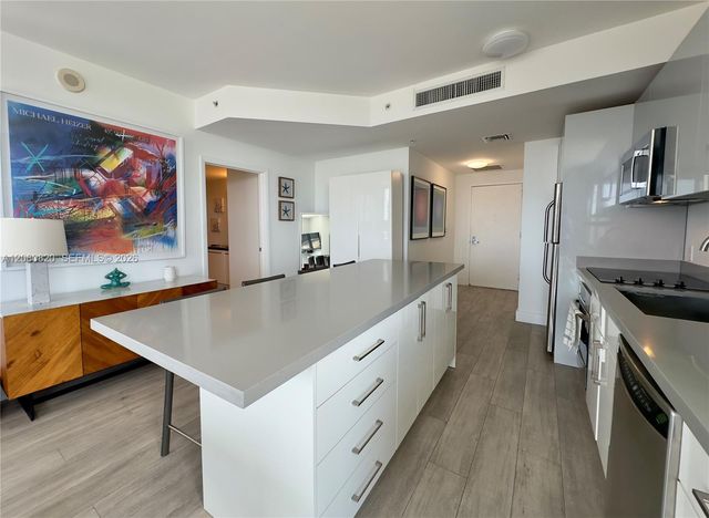 90 SW 3rd Street 2012, Miami, FL 33130