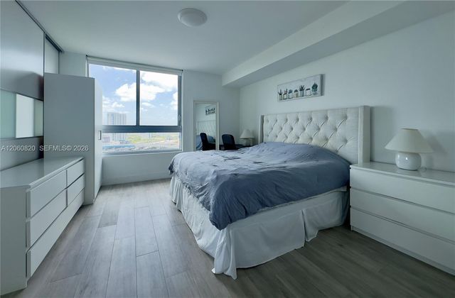 90 SW 3rd Street 2012, Miami, FL 33130