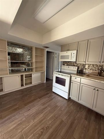 5460 SW 38th Ct, West Park, FL 33023