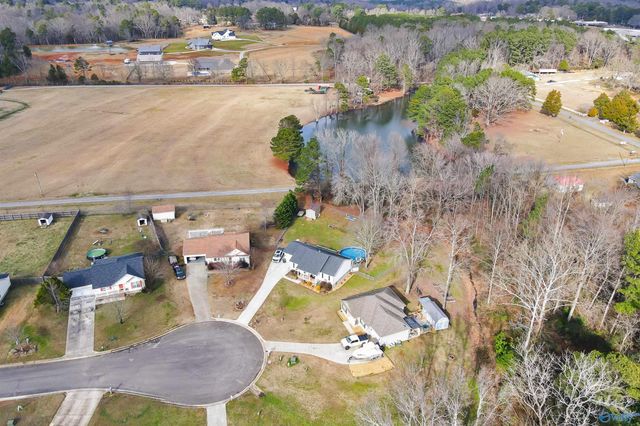 3 Robin Court, Hartselle, AL 35640