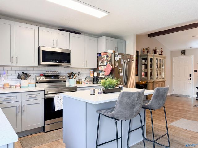 3 Robin Court, Hartselle, AL 35640