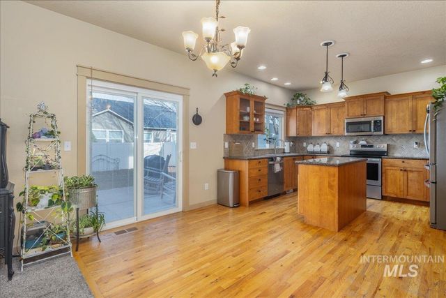 1524 W Loretta St, Meridian, ID 83646