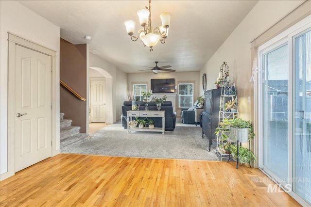 1524 W Loretta St, Meridian, ID 83646