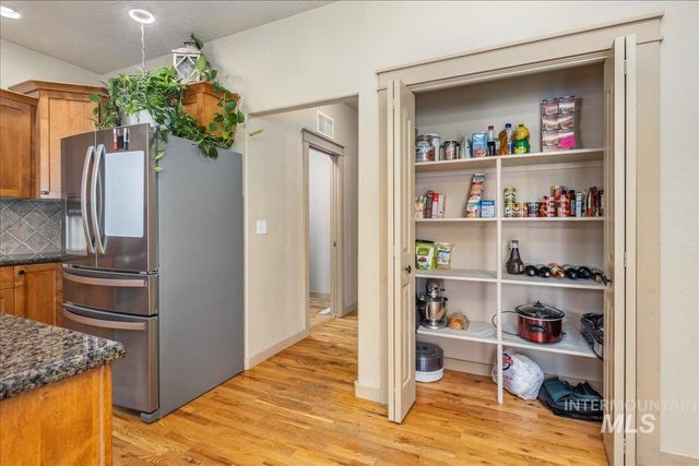 1524 W Loretta St, Meridian, ID 83646