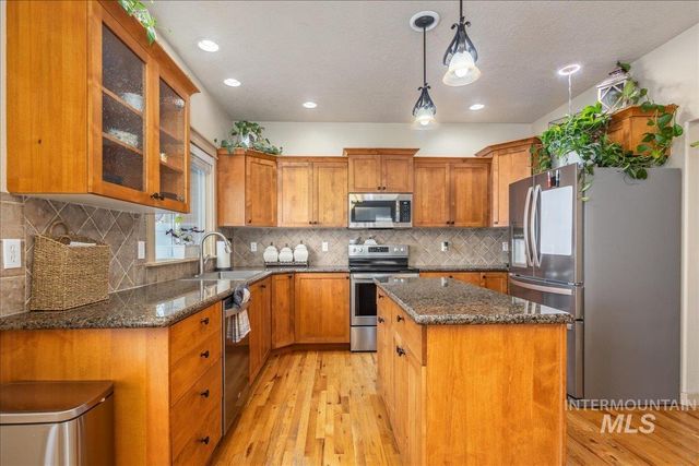 1524 W Loretta St, Meridian, ID 83646