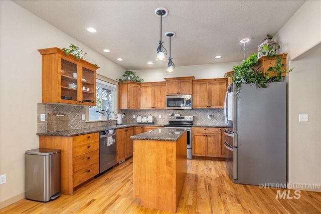 1524 W Loretta St, Meridian, ID 83646