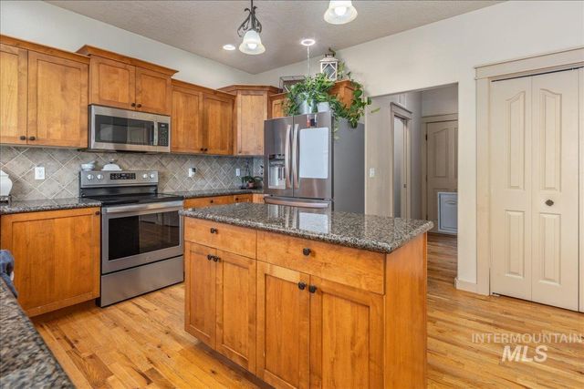 1524 W Loretta St, Meridian, ID 83646