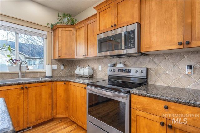 1524 W Loretta St, Meridian, ID 83646