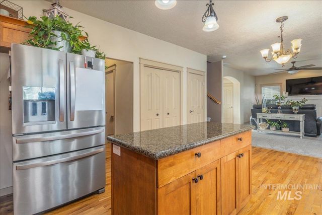 1524 W Loretta St, Meridian, ID 83646