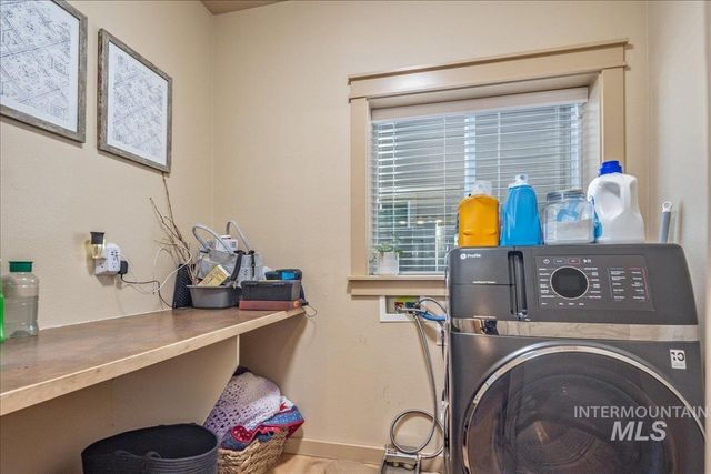 1524 W Loretta St, Meridian, ID 83646